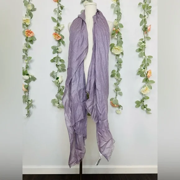 BRUNELLO CUCINELLI
Metallic Cashmere Blend Scarf - Picture 3 of 7